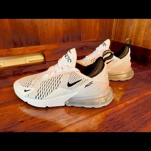 Women’s Nike 270 Size 8 worn for 1 hour. Brand New